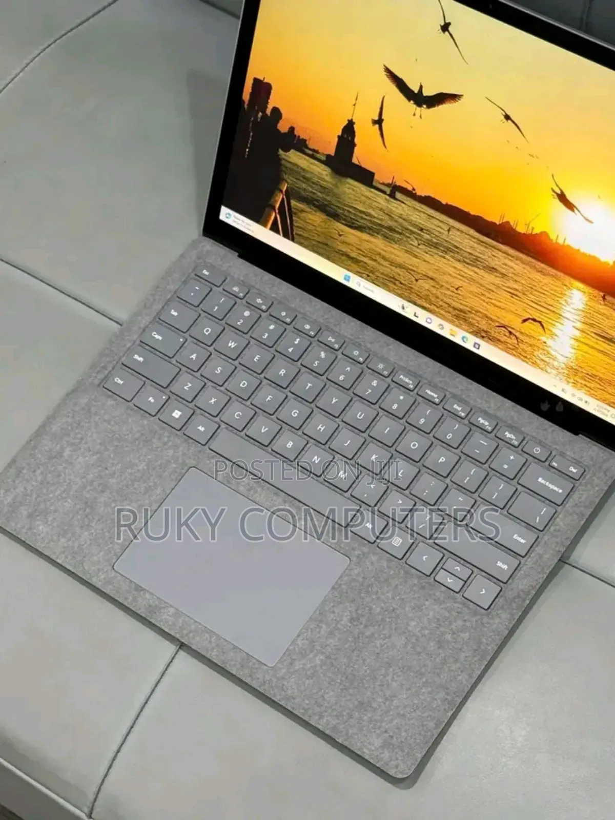 New Laptop Microsoft Surface Laptop 8GB Intel Core i7 SSD 512GB