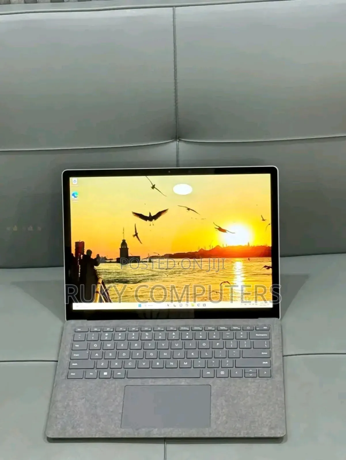 New Laptop Microsoft Surface Laptop 8GB Intel Core i7 SSD 512GB