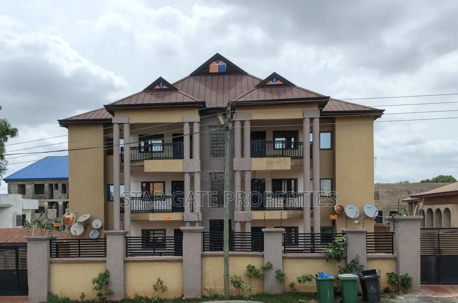 12bdrm Apartment in Tafo Okess, Kumasi Metropolitan for sale