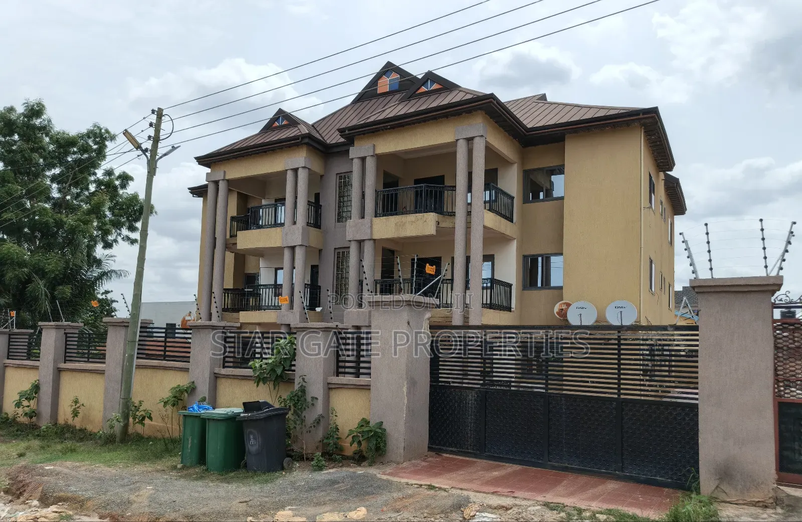 12bdrm Apartment in Tafo Okess, Kumasi Metropolitan for sale