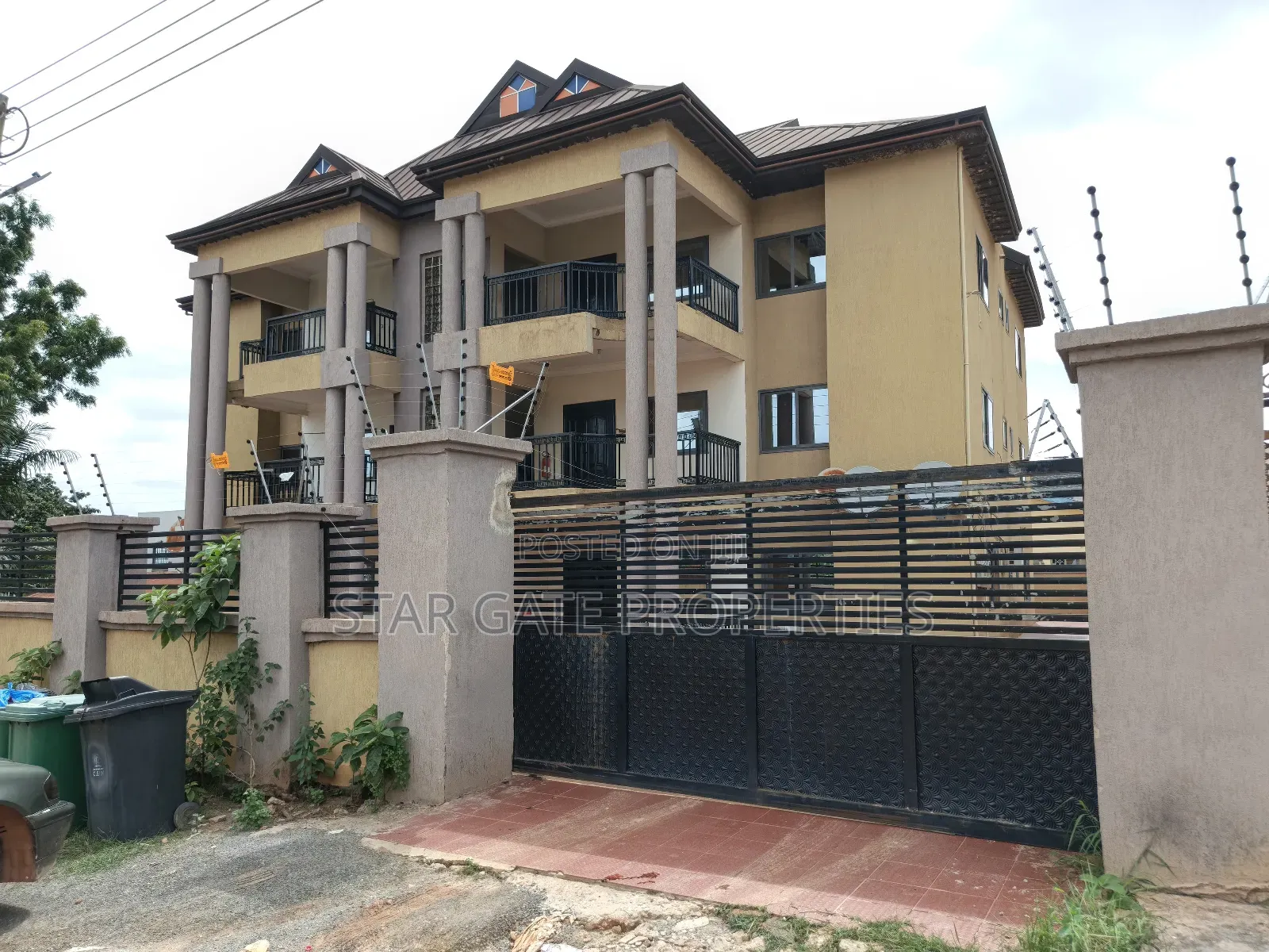 12bdrm Apartment in Tafo Okess, Kumasi Metropolitan for sale