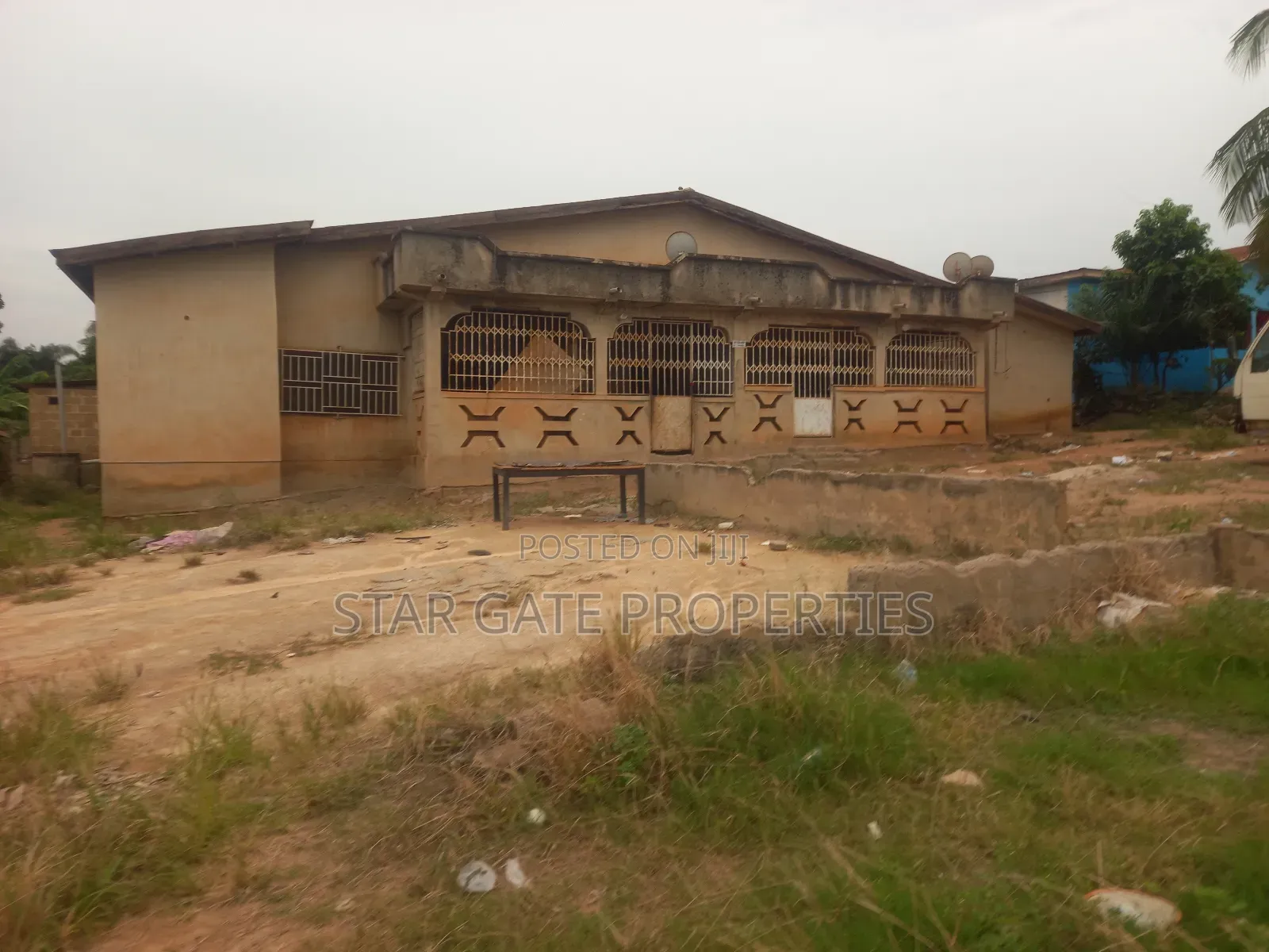 10bdrm House in Tanoso Pokukrom, Kumasi Metropolitan for sale