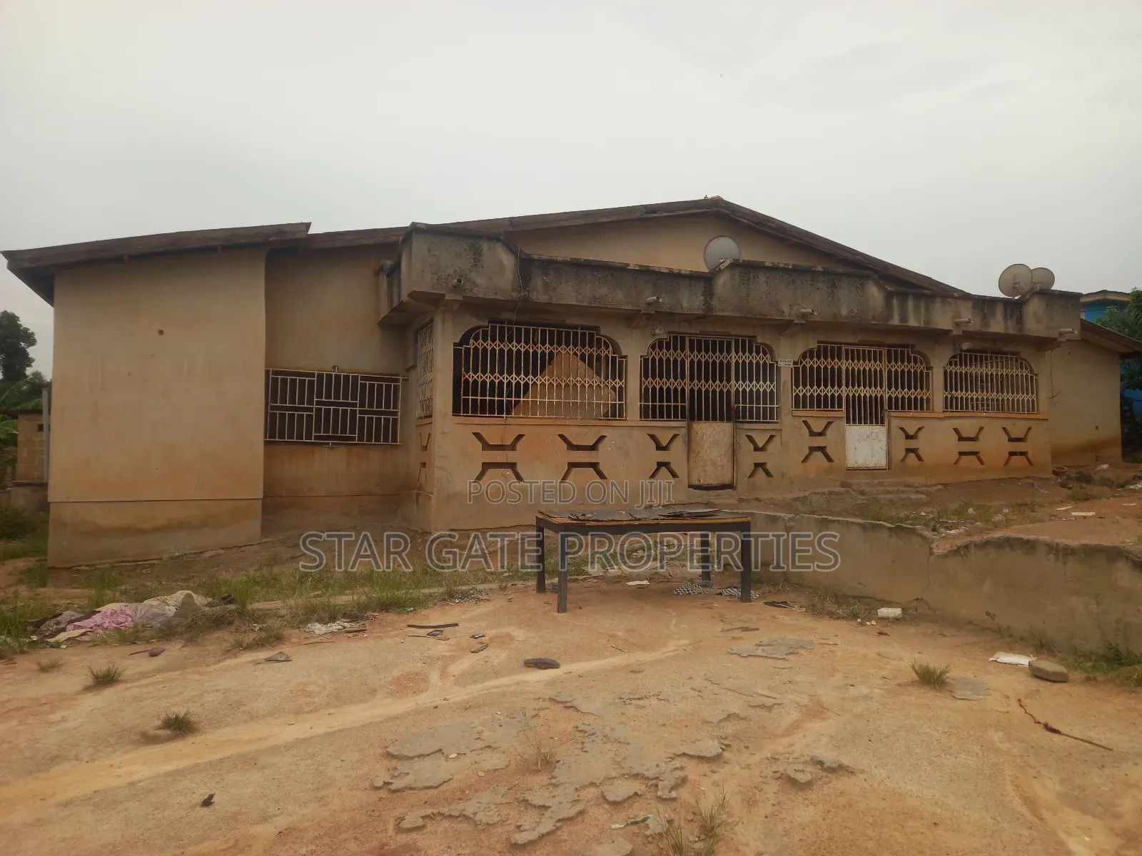 10bdrm House in Tanoso Pokukrom, Kumasi Metropolitan for sale