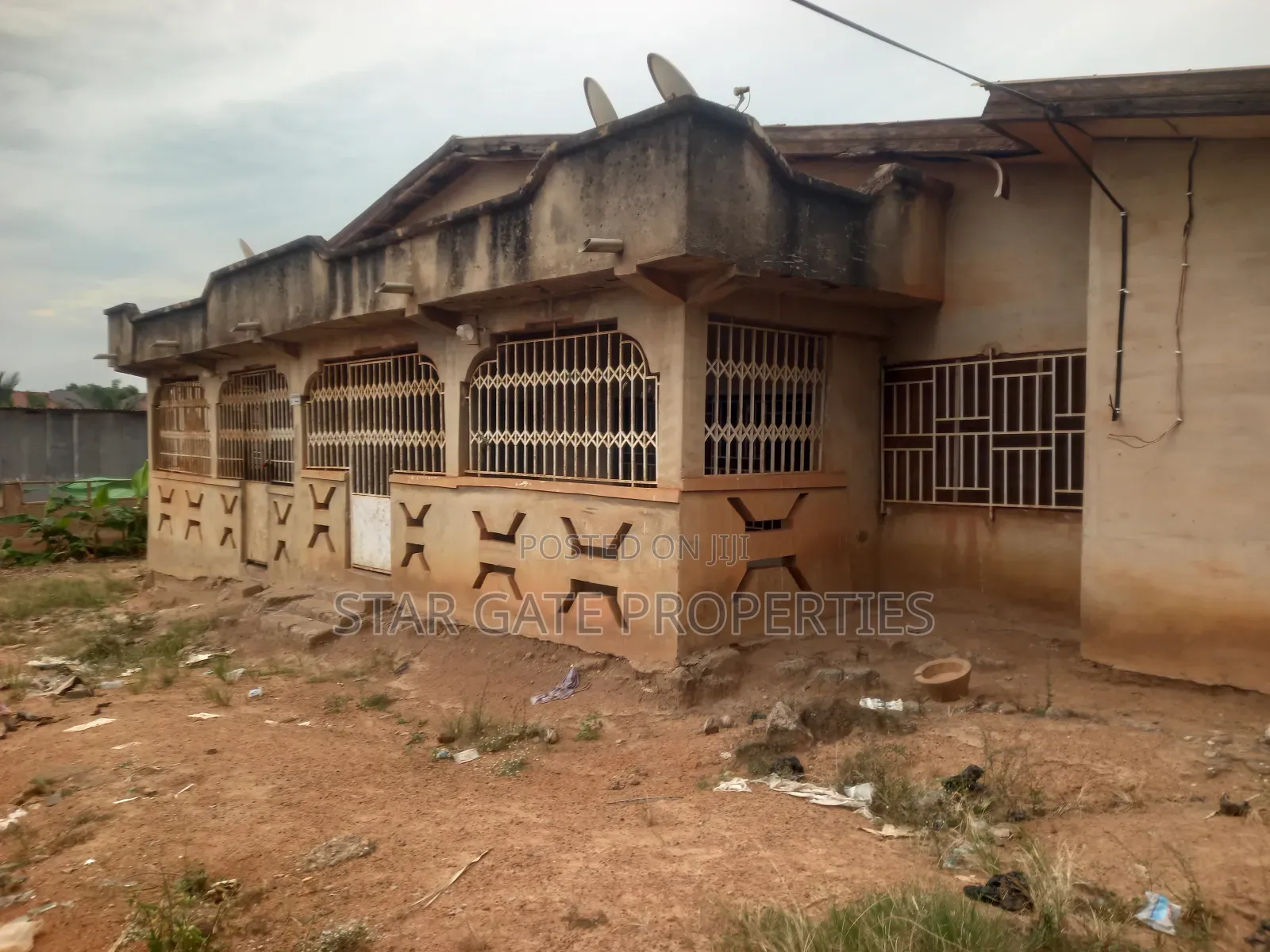 10bdrm House in Tanoso Pokukrom, Kumasi Metropolitan for sale