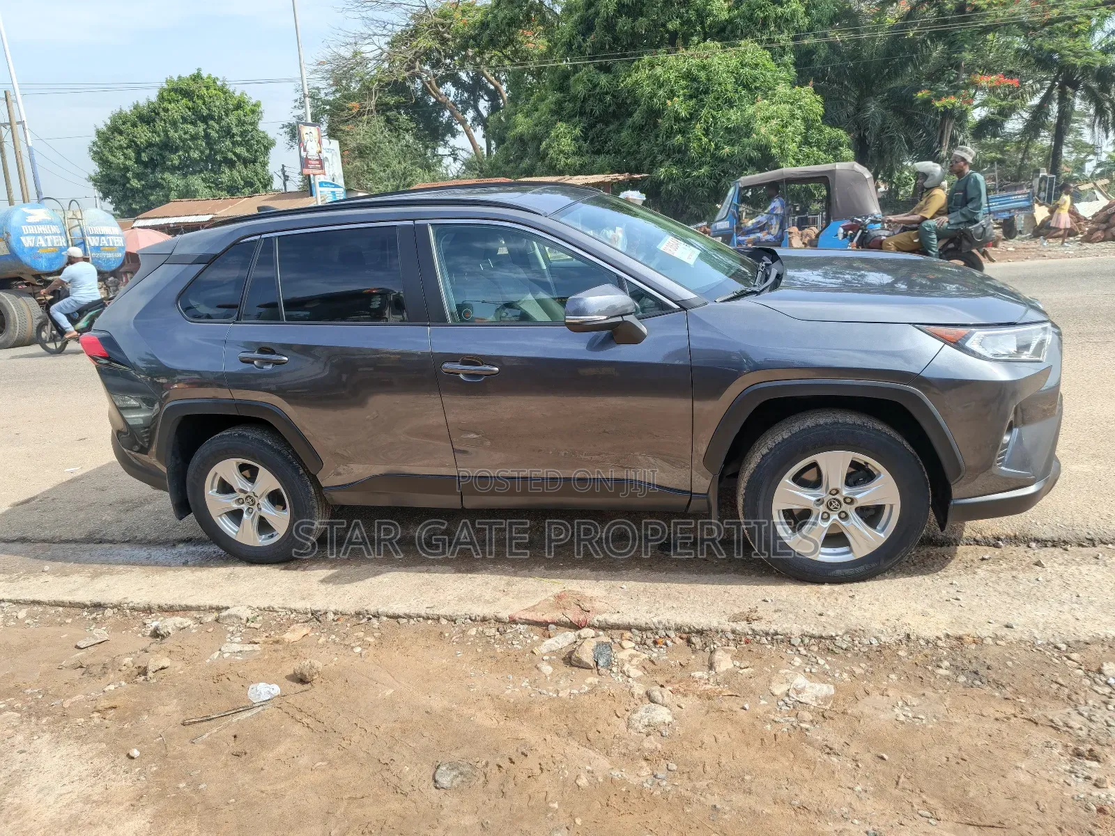 Toyota RAV4 2023 Gray