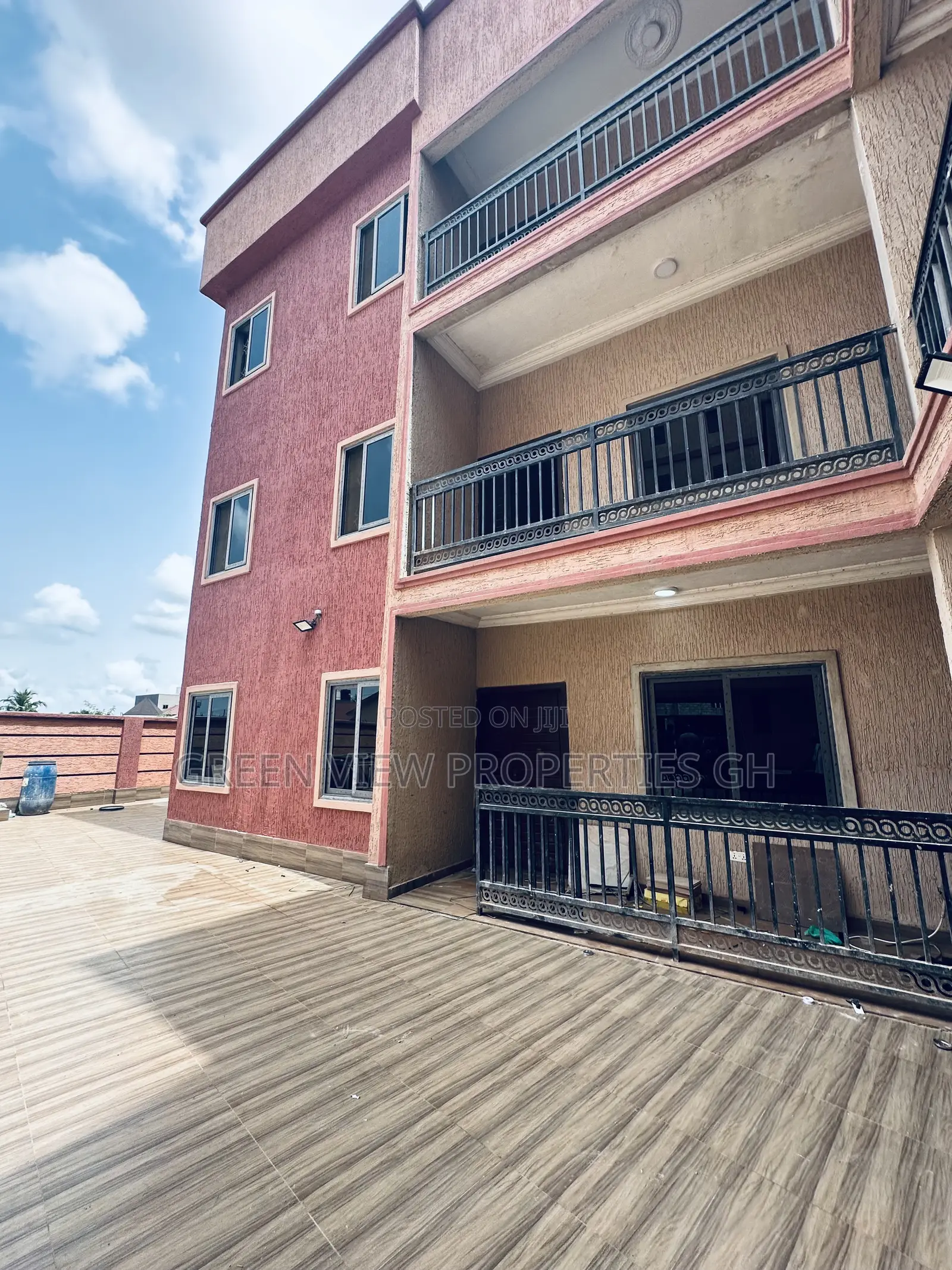 2bdrm Apartment in West Hills Mall Area for rent