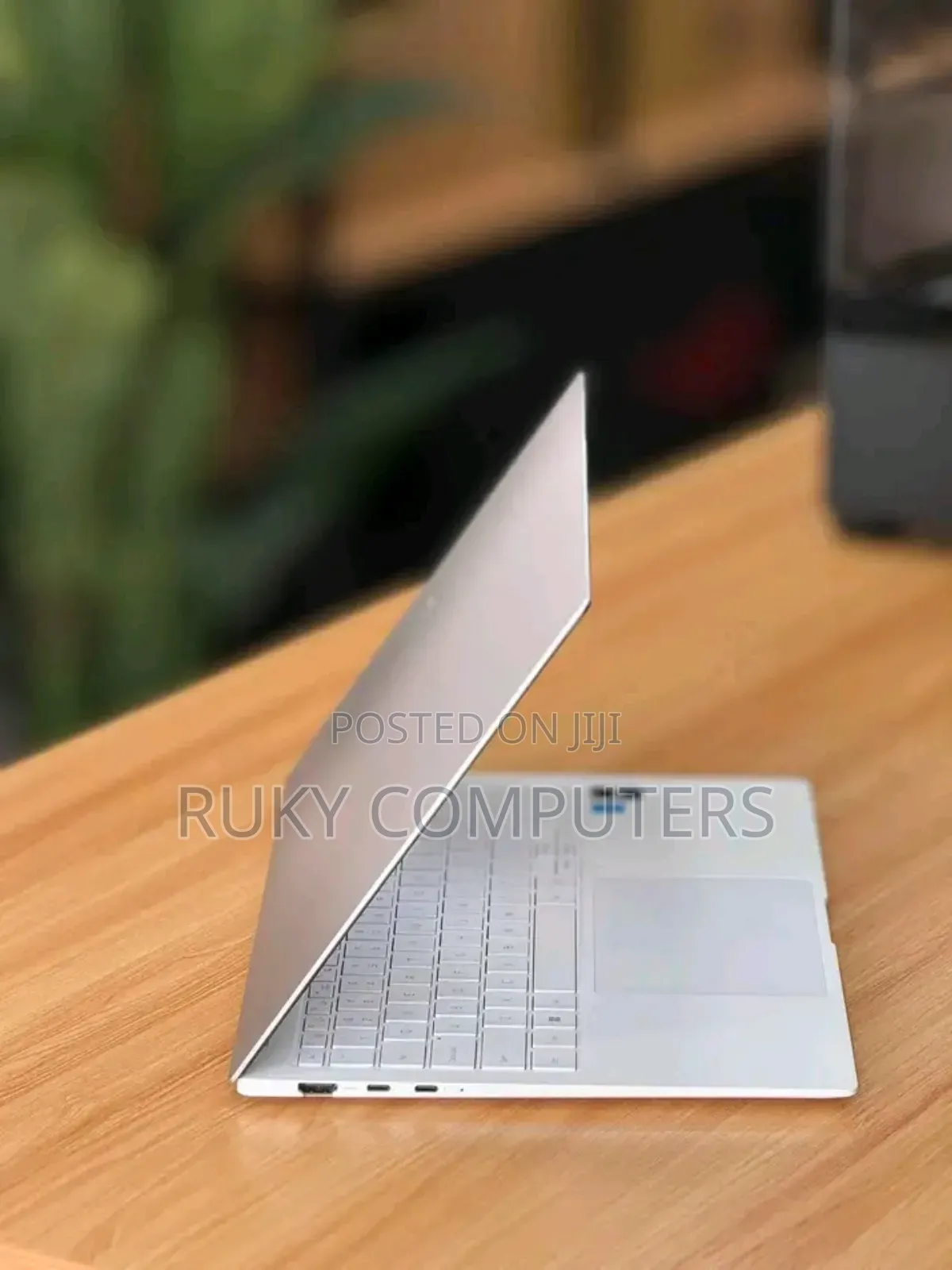 New Laptop Samsung Galaxy Book4 Pro 16GB Intel Core i7 SSD 512GB