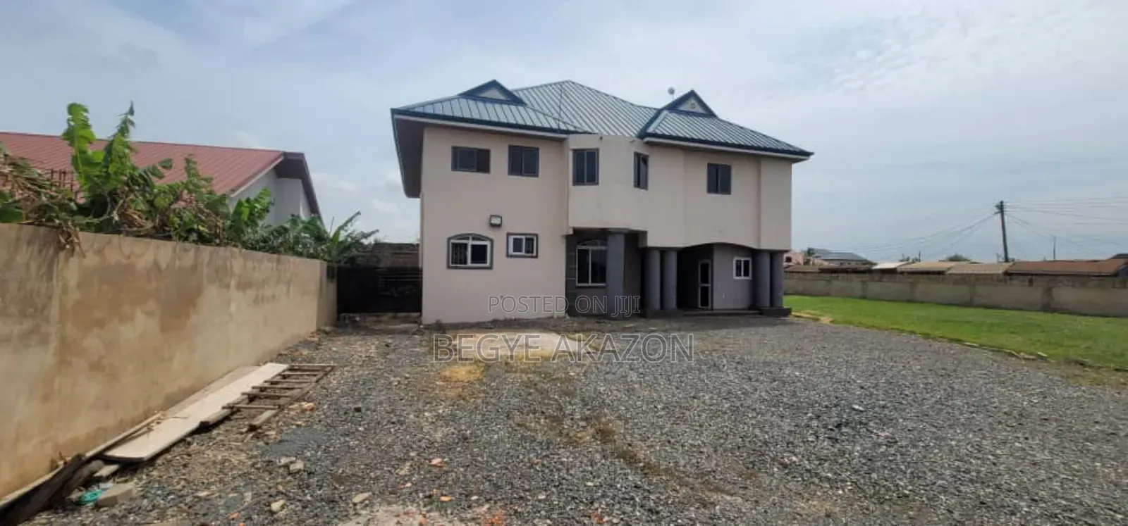 9bdrm Apartment in Begye, Dawhenya for sale