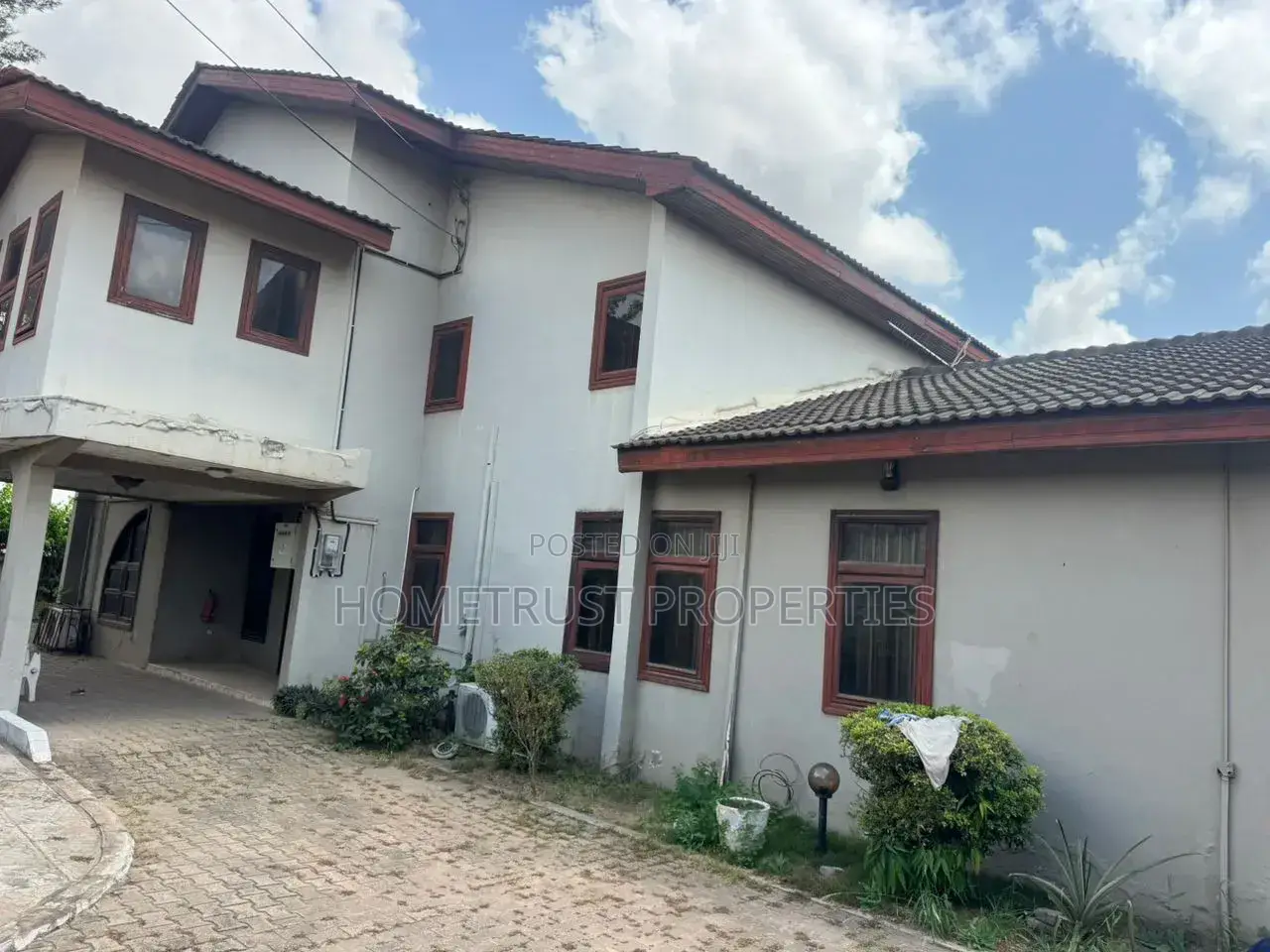 6bdrm House in Achimota Abc, Mile 7 for sale