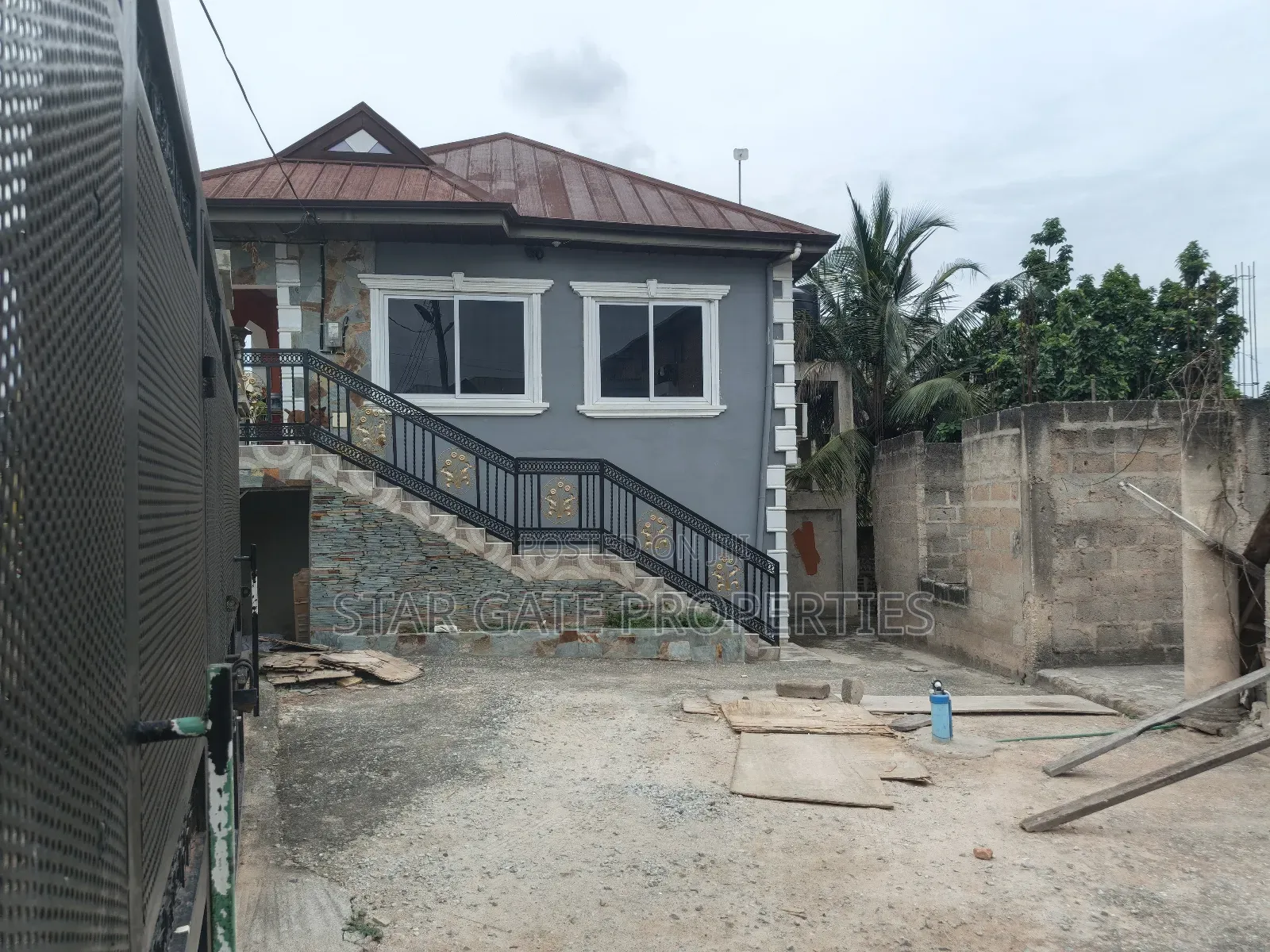 8bdrm House in Asokore Mampong, Kumasi Metropolitan for sale