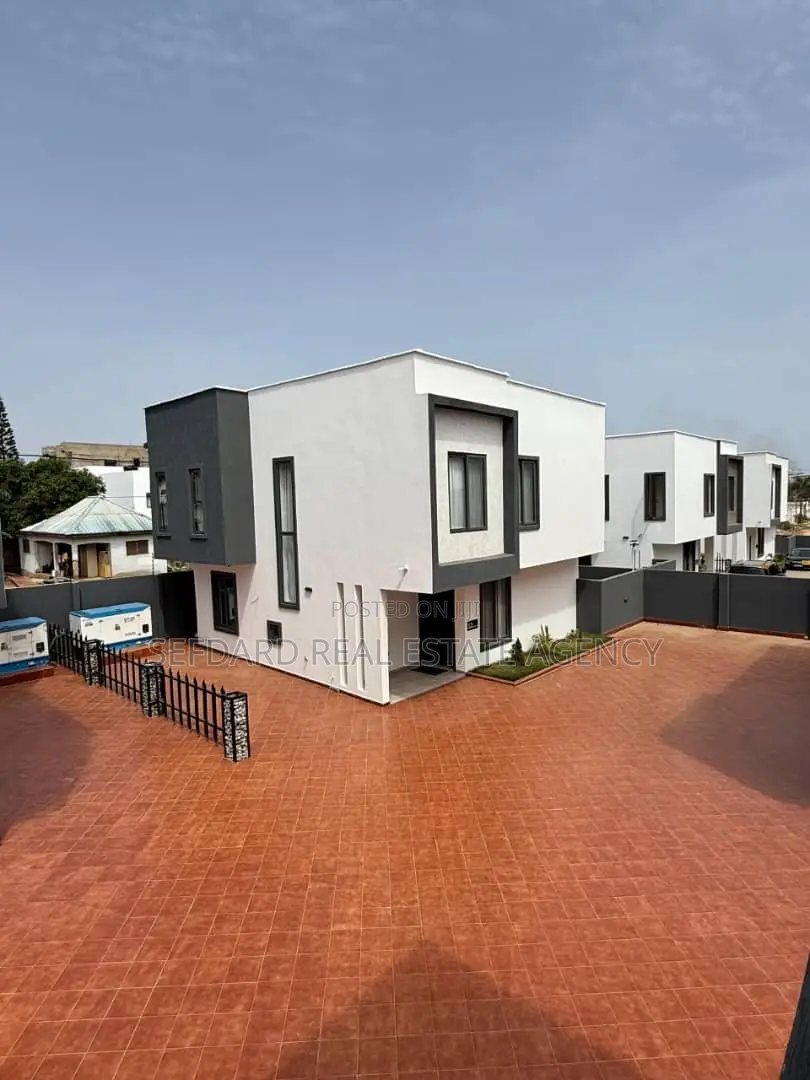Furnished 3bdrm Townhouse / Terrace in Sefdard Properties, East Legon