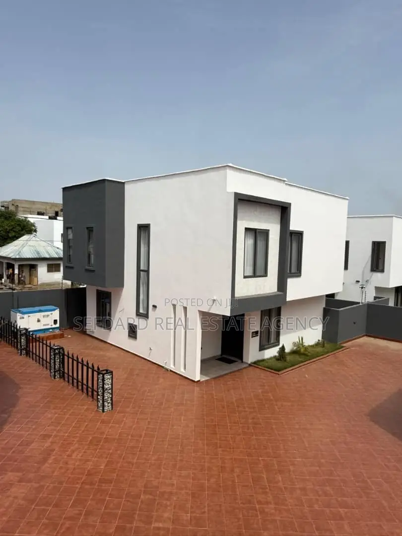 Furnished 3bdrm Townhouse / Terrace in Sefdard Properties, East Legon