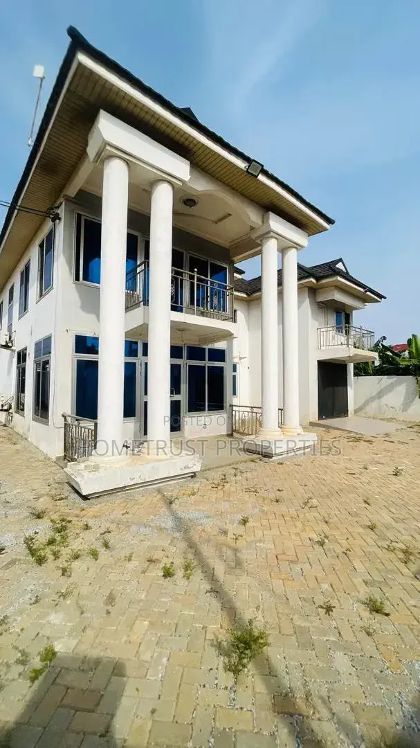 5bdrm Duplex in Tseaddo Dvla Area for rent