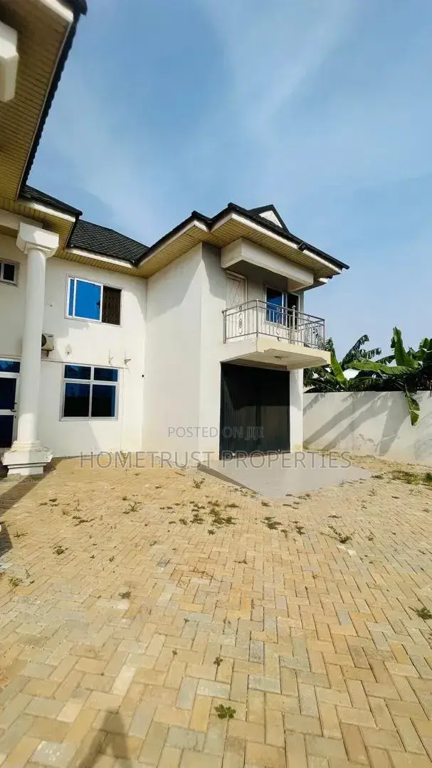 5bdrm Duplex in Tseaddo Dvla Area for rent