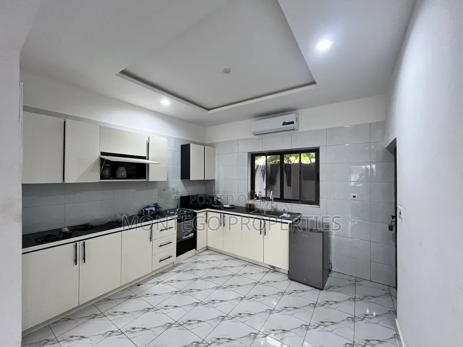 2bdrm Townhouse / Terrace in East Legon Hills, School Junction for rent