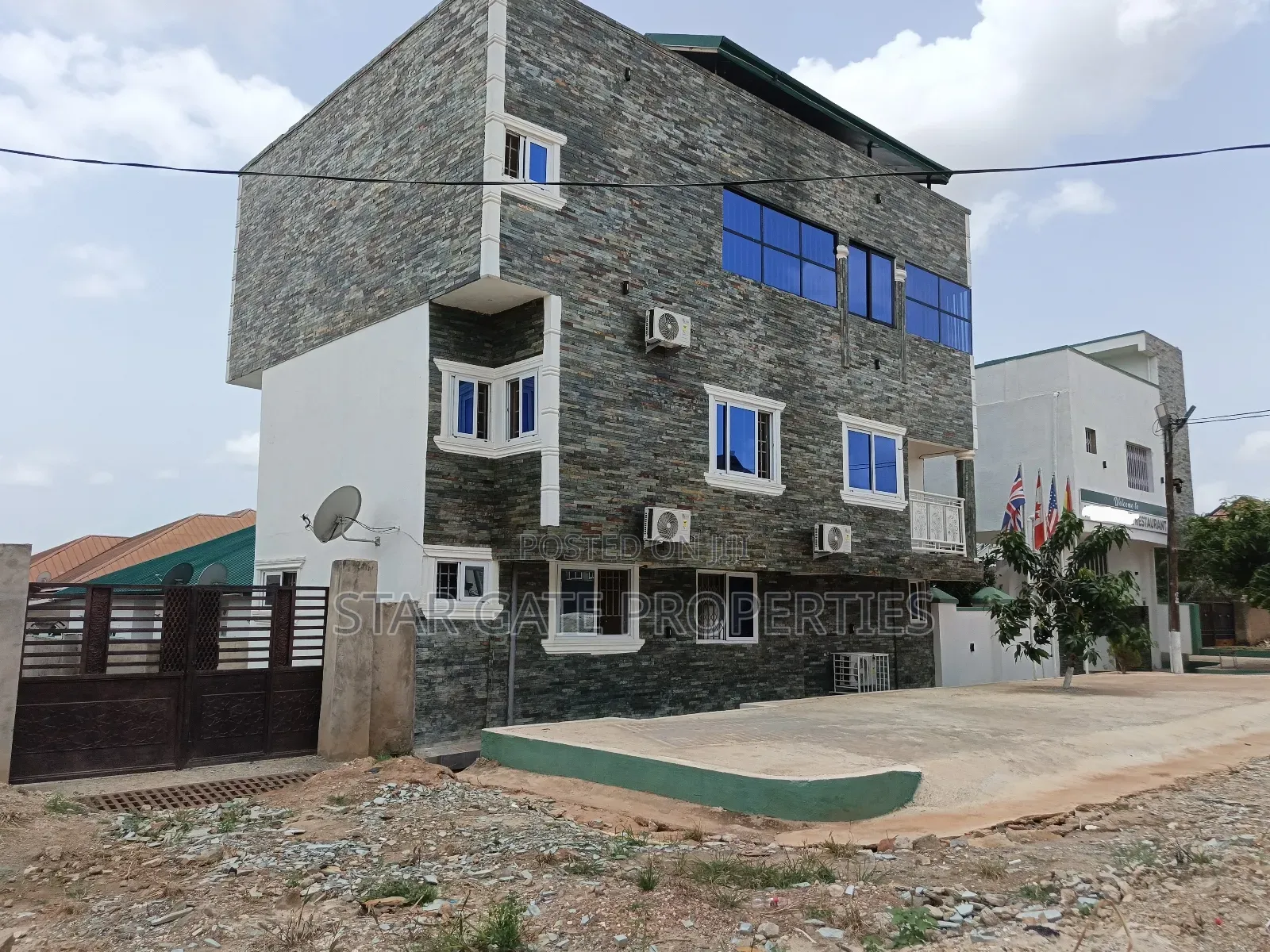 Hotel for Sale ( 17 Bedrooms ) Near Santasi.