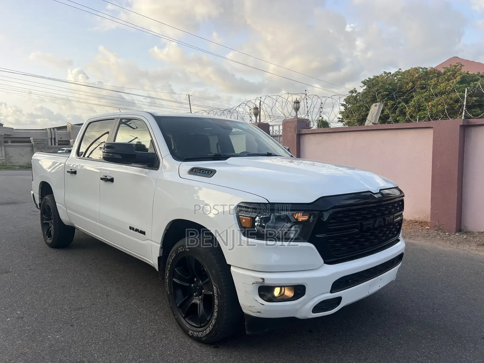 RAM 1500 Classic 2023 White
