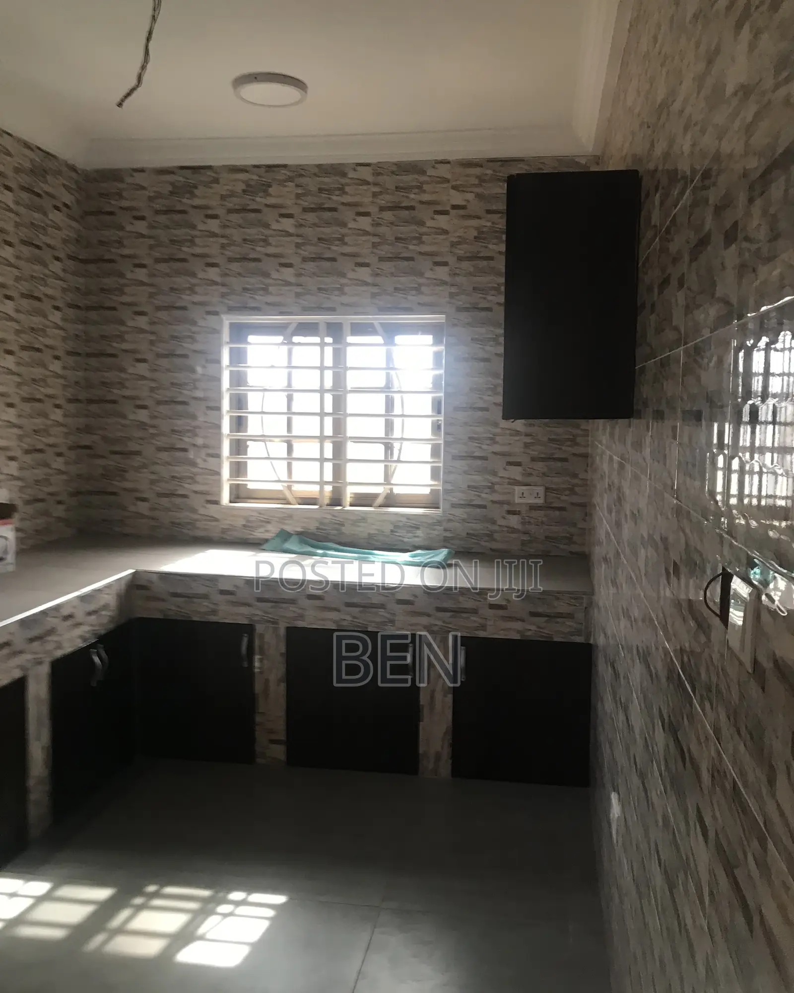 3bdrm Apartment in New Achimota, Mile 7 for rent