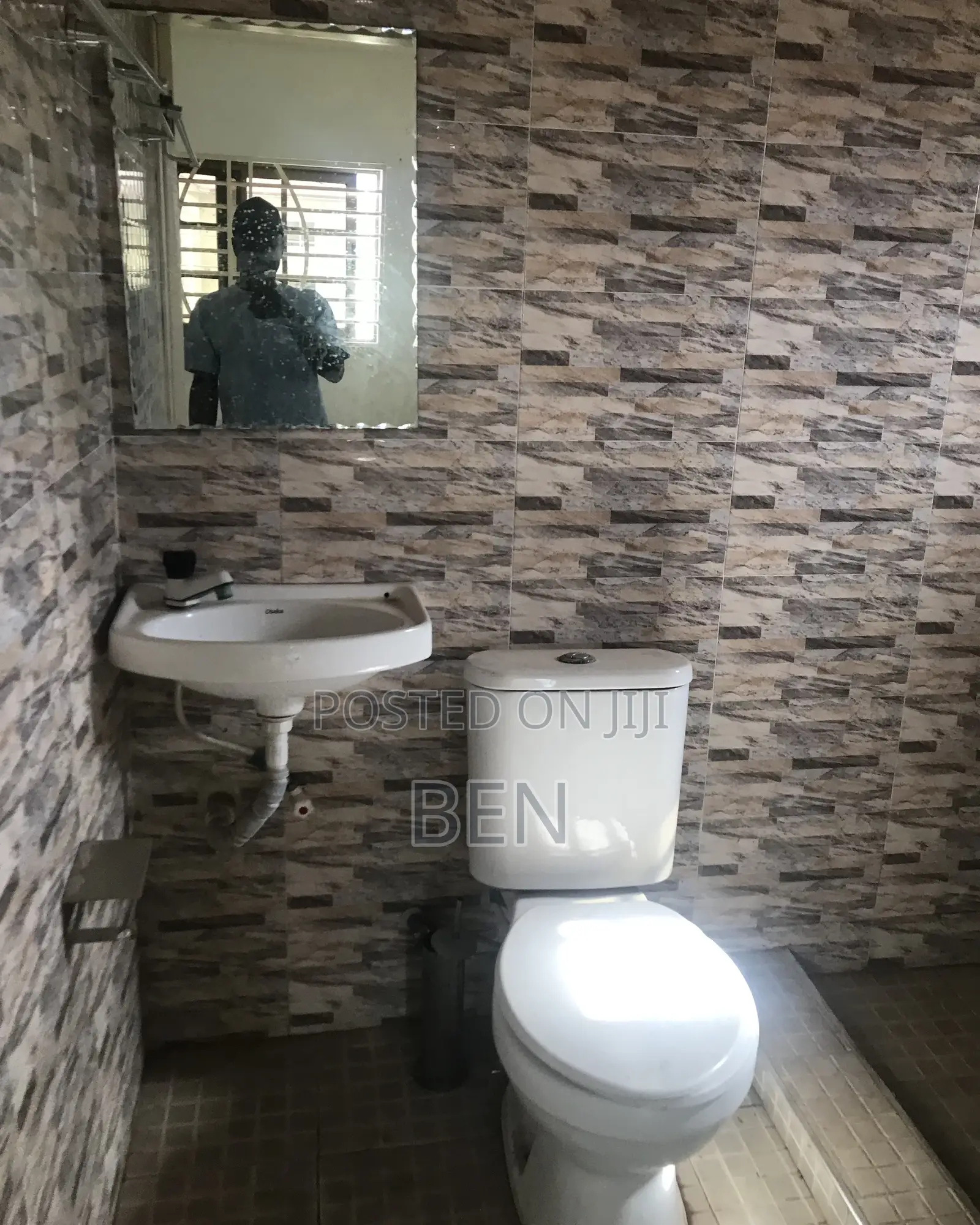 3bdrm Apartment in New Achimota, Mile 7 for rent