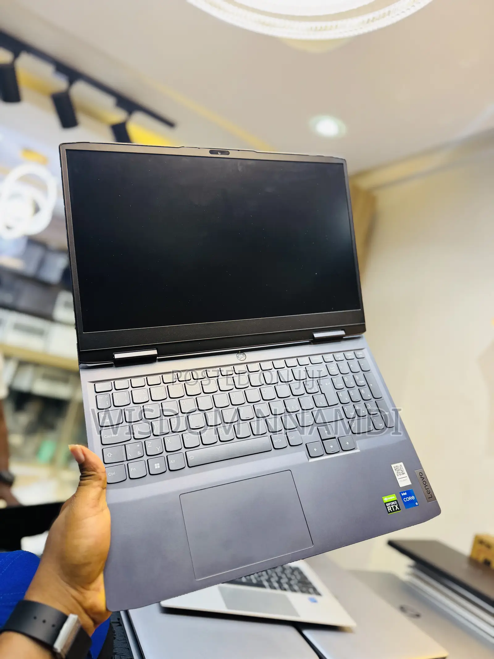 Laptop Lenovo LOQ 15ARP9 16GB Intel Core i5 SSD 512GB