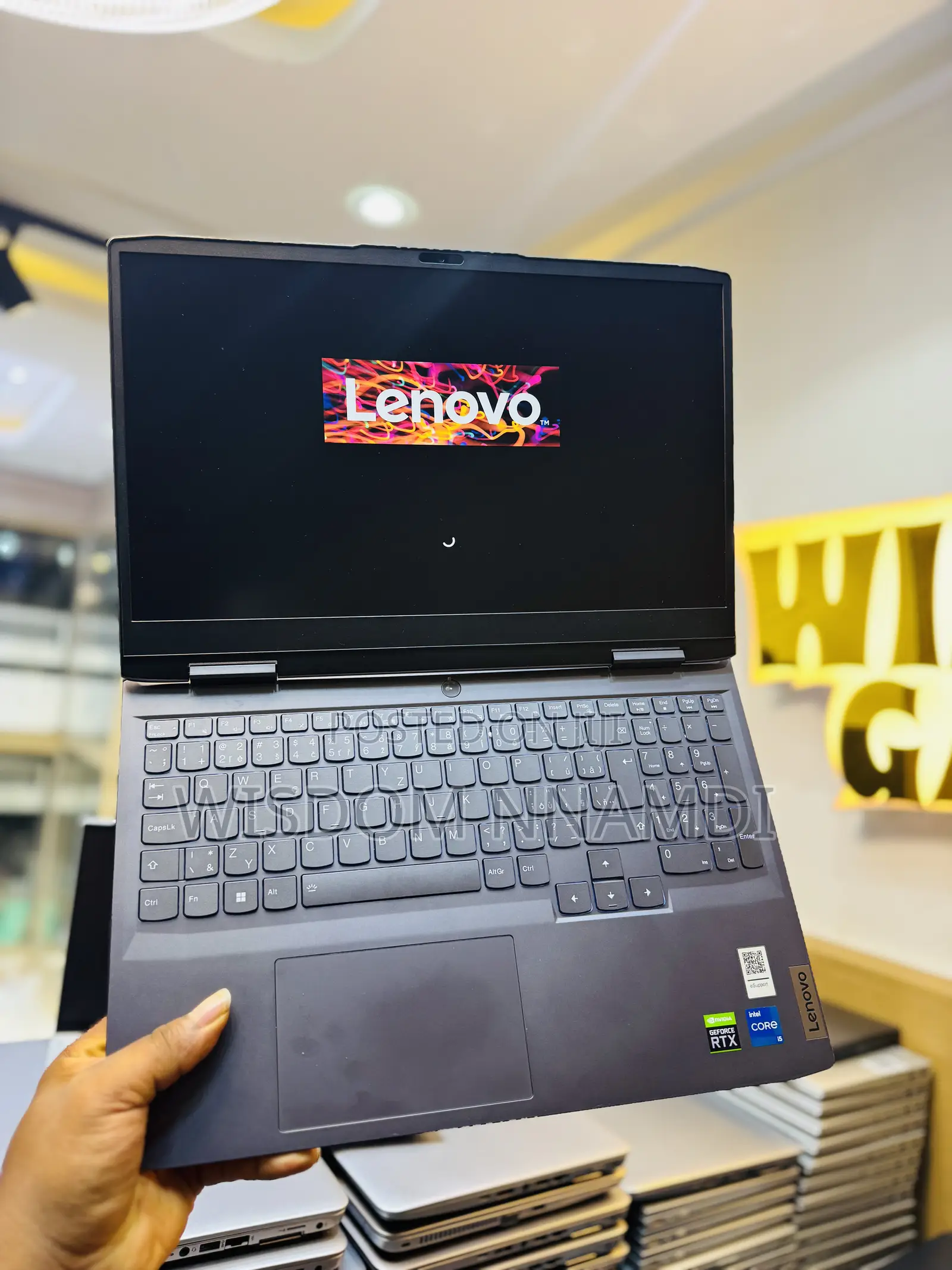 Laptop Lenovo LOQ 15ARP9 16GB Intel Core i5 SSD 512GB