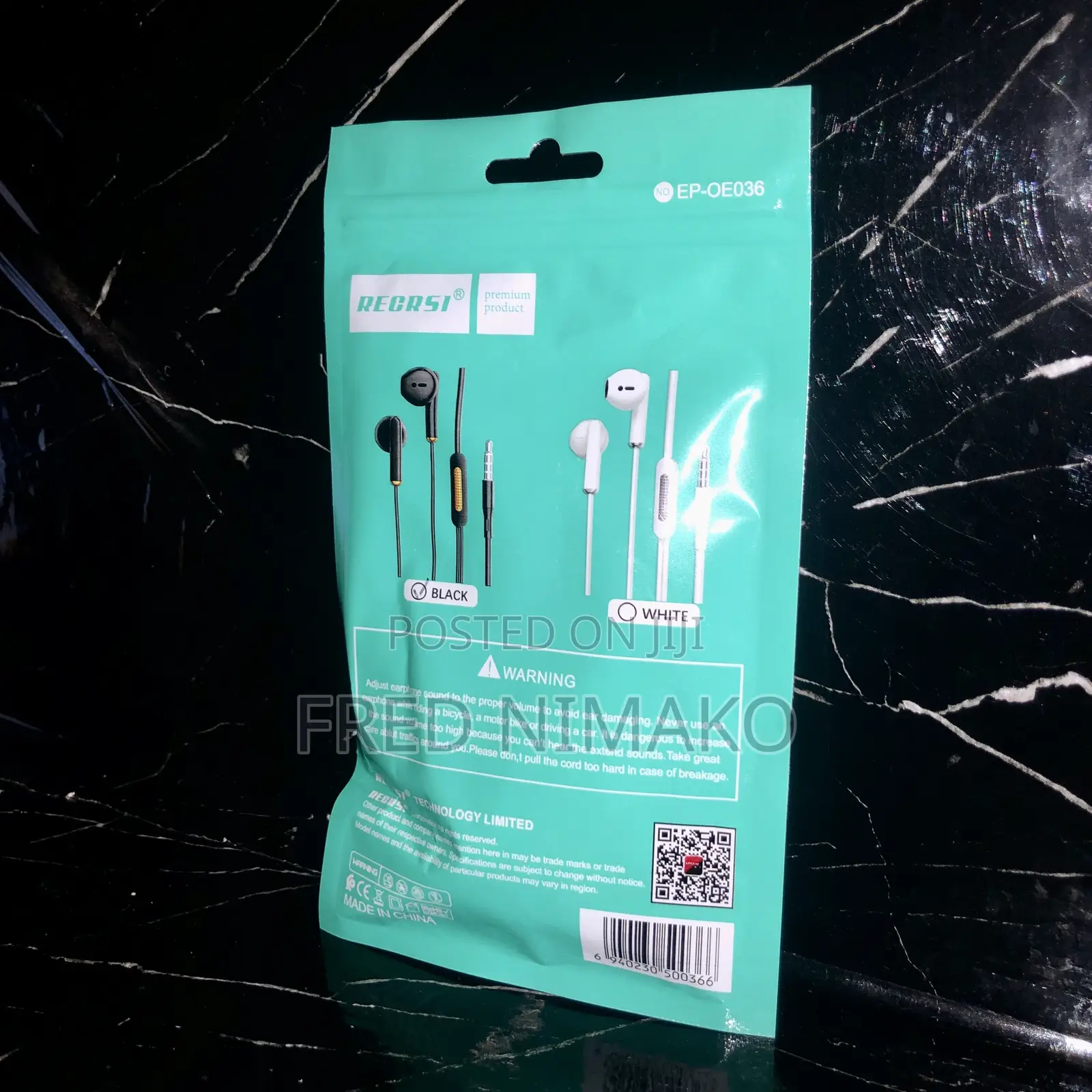 3.5mm Wired Earphones With Mic and Pause / Play Button