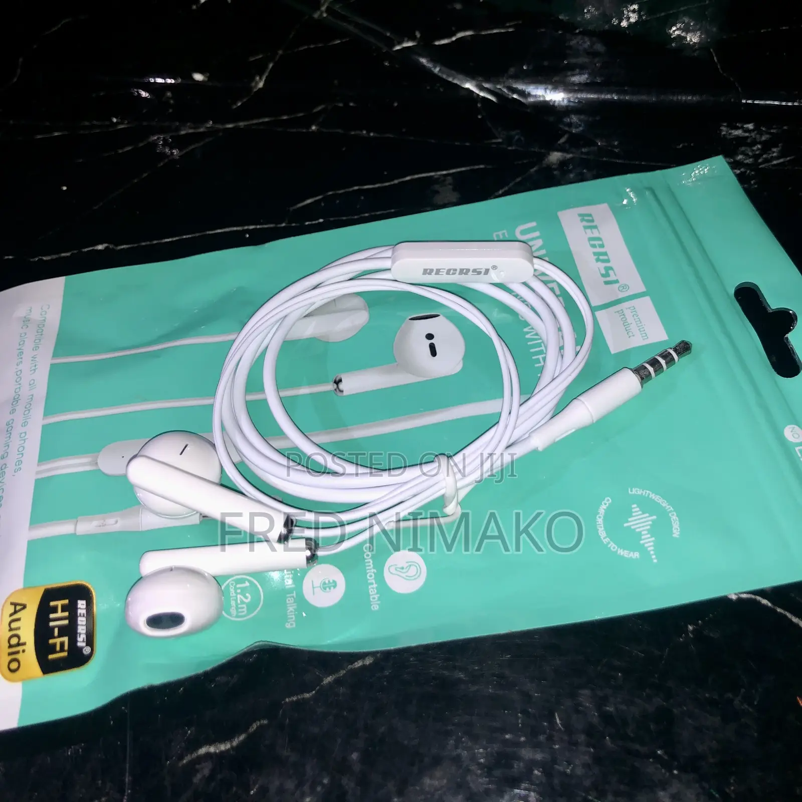 3.5mm Wired Earphones With Mic and Pause / Play Button