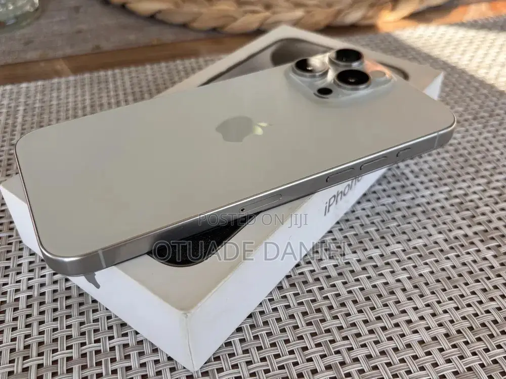 Apple iPhone 15 Pro Max 256 GB White