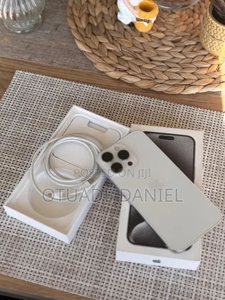 Apple iPhone 15 Pro Max 256 GB White