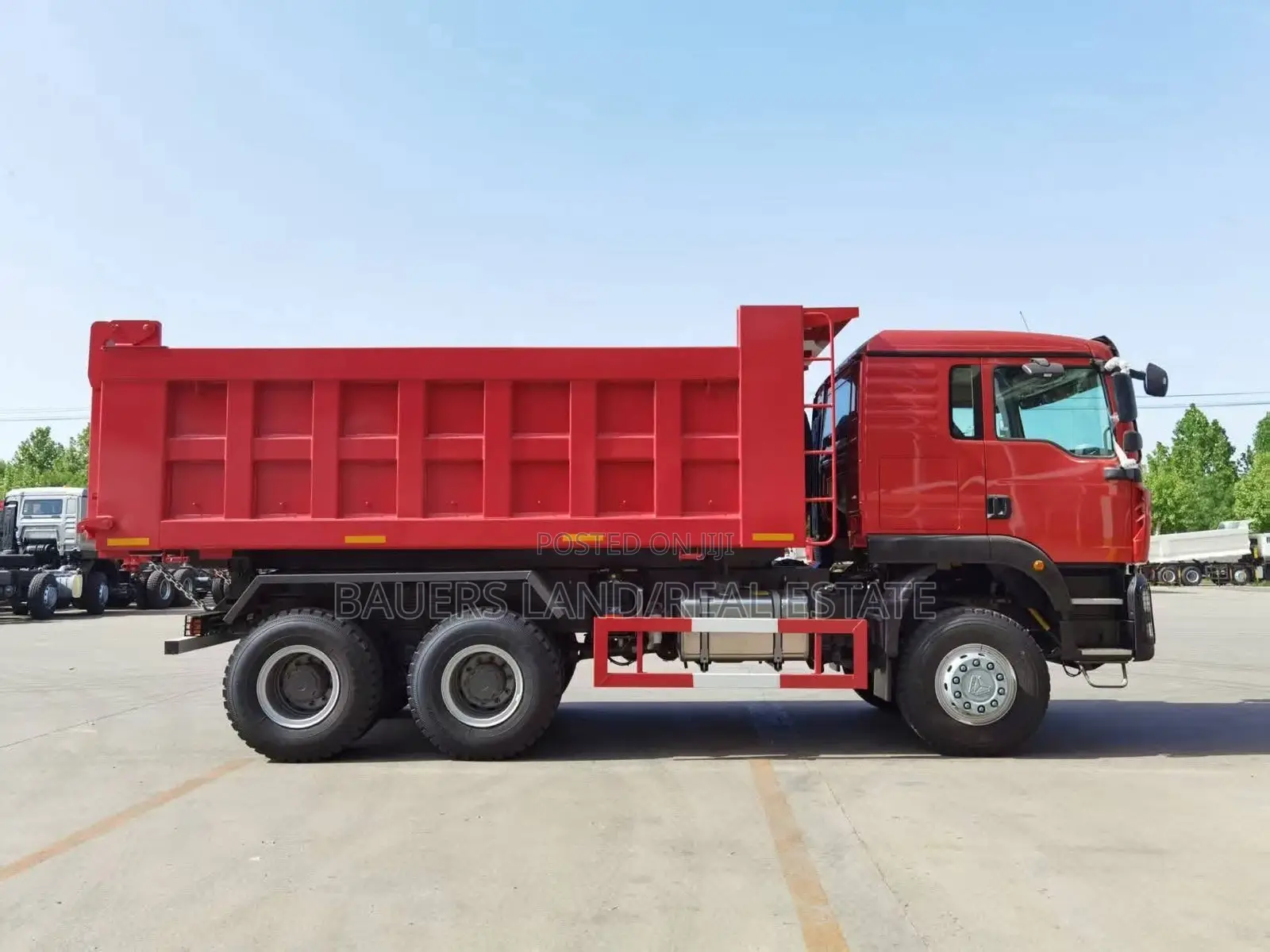 Sinotruk Howo 8*4tx Heavy-Duty Truck, 2025 Red