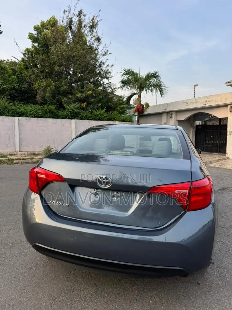 Toyota Corolla LE (1.8L 4cyl 2A) 2019 Gray