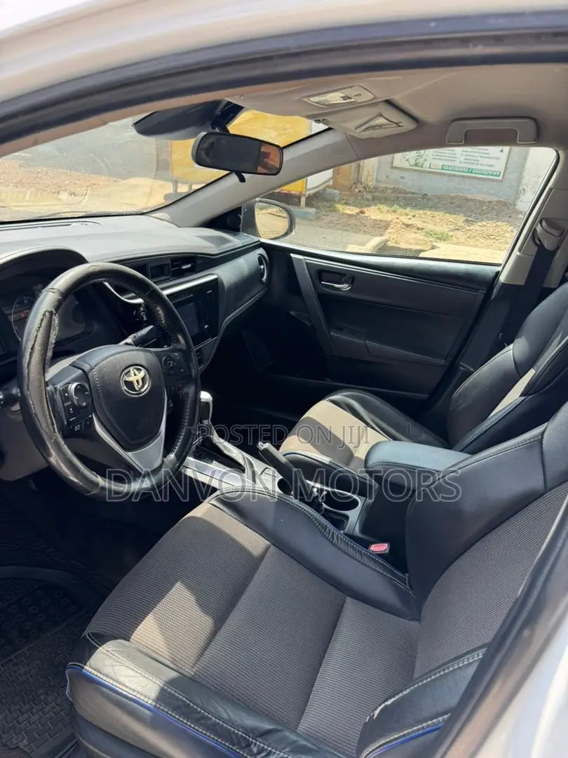 Toyota Corolla LE (1.8L 4cyl 2A) 2019 Gray