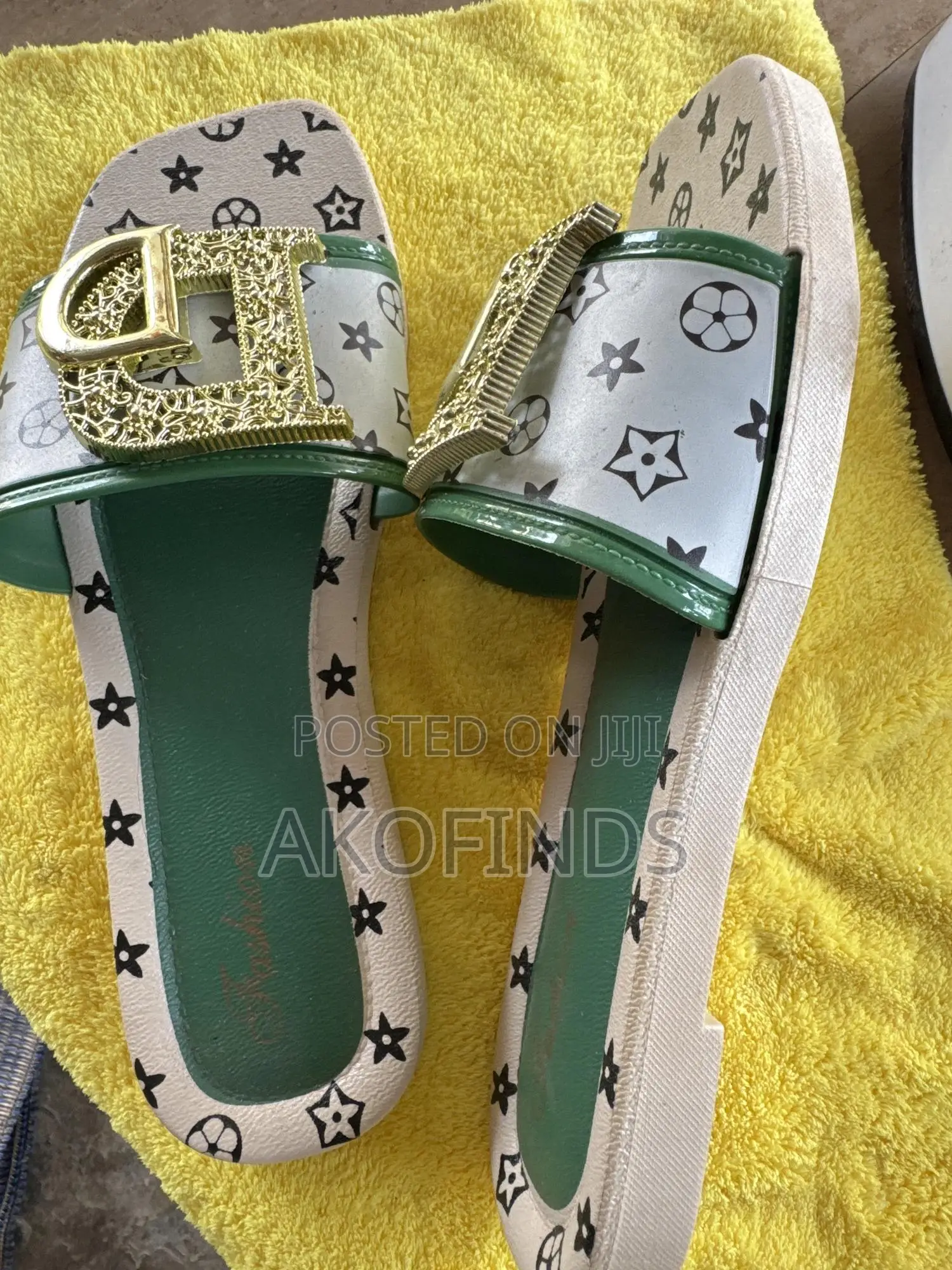 Ladies Slipper in Stock