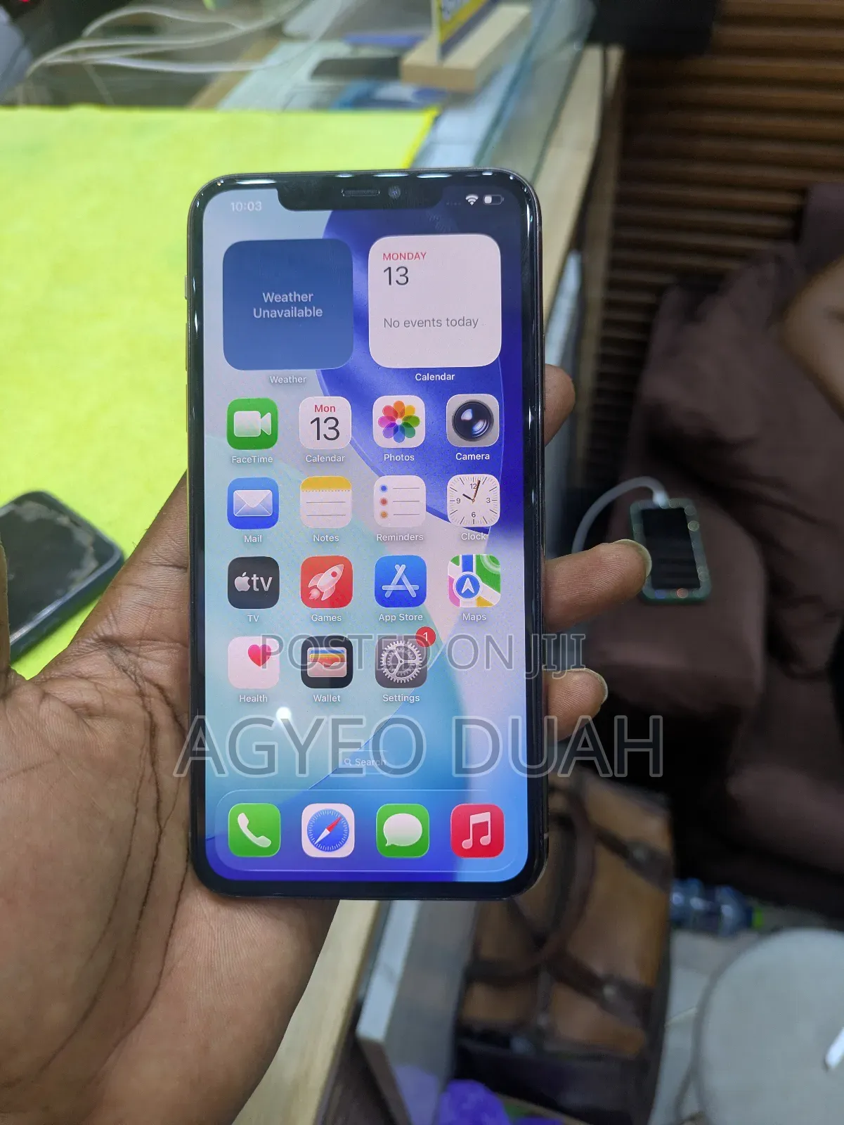 New Apple iPhone 11 Pro Max 64 GB Gold