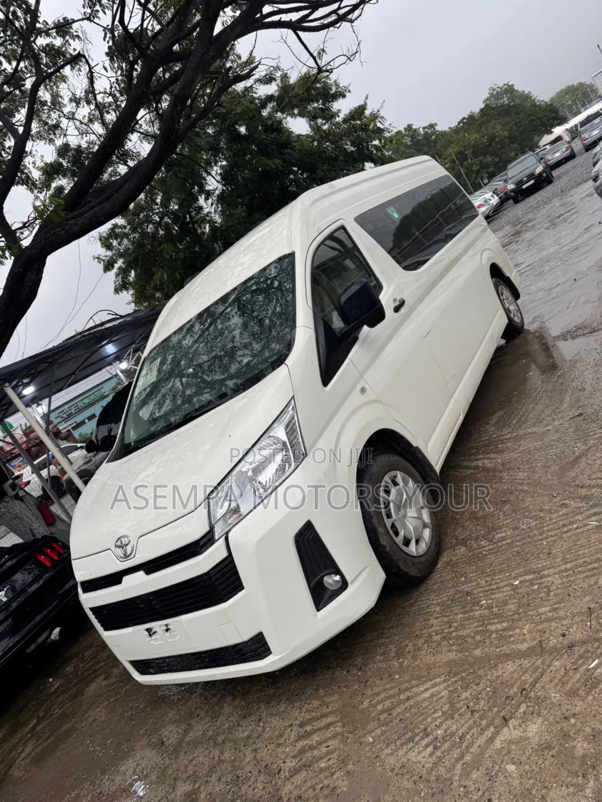 Toyota HiAce 2021 White