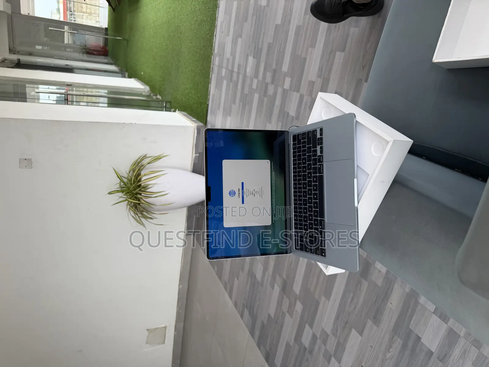 New Laptop Apple MacBook Air 2025 M4 13-inch 16GB Apple M4 SSD 256GB