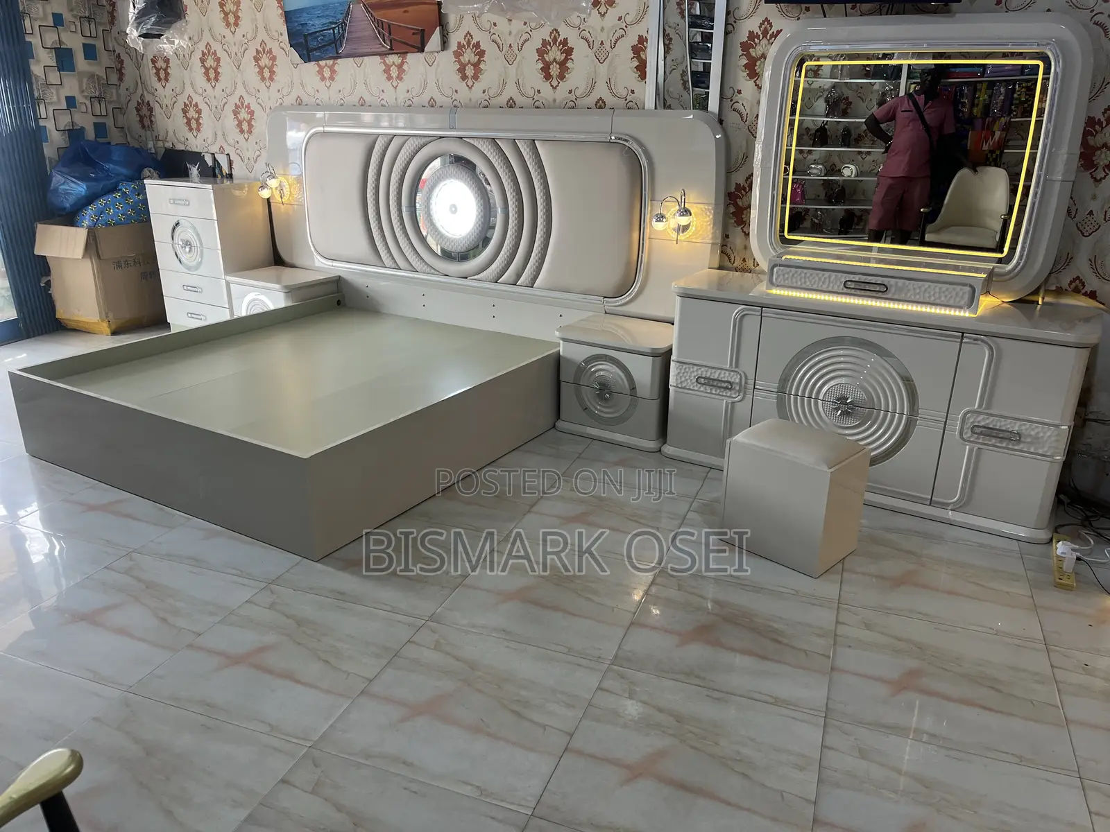 Royal Bed, Comes With Royal Beautiful Dressing Mirror and Side Tables