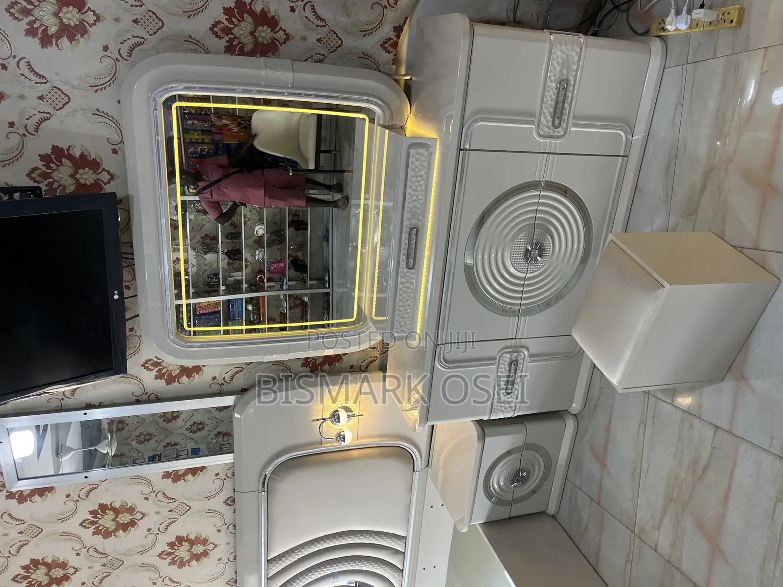 Royal Bed, Comes With Royal Beautiful Dressing Mirror and Side Tables