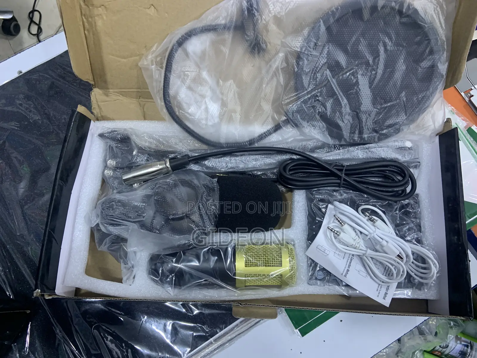 Professional Condenser Microphone V8 Soundcard