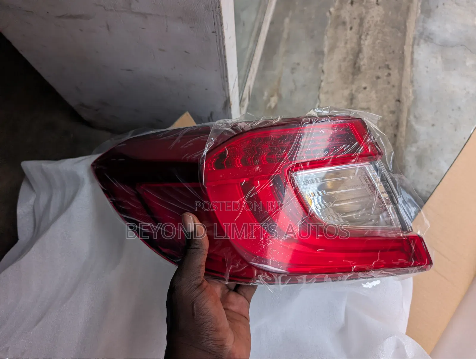 Honda Accord 2018,2019,2020,2021,2022 Tail Light / Taillight