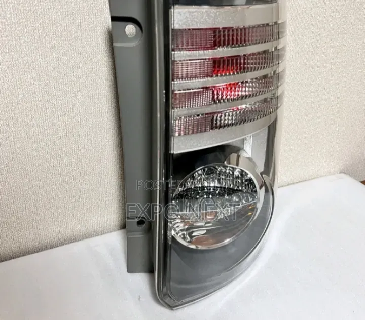 Toyota Noah Voxy ZRR 70-75 Genuine Right Tail Light Lamp 28-199 Oem