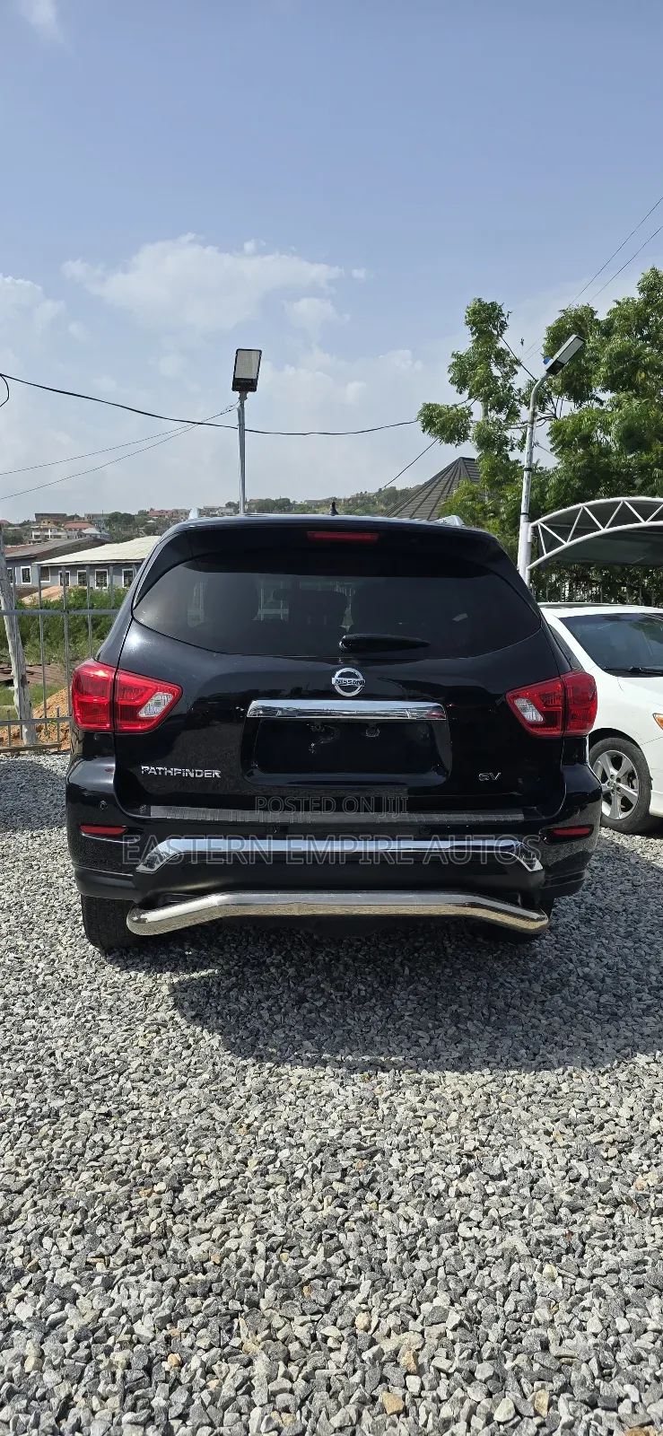 Nissan Pathfinder SV 2018 Black