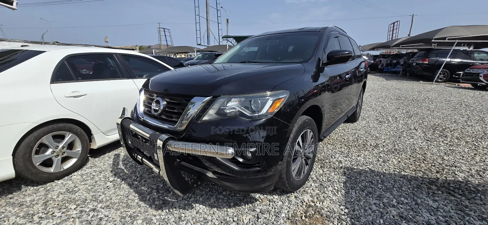 Nissan Pathfinder SV 2018 Black