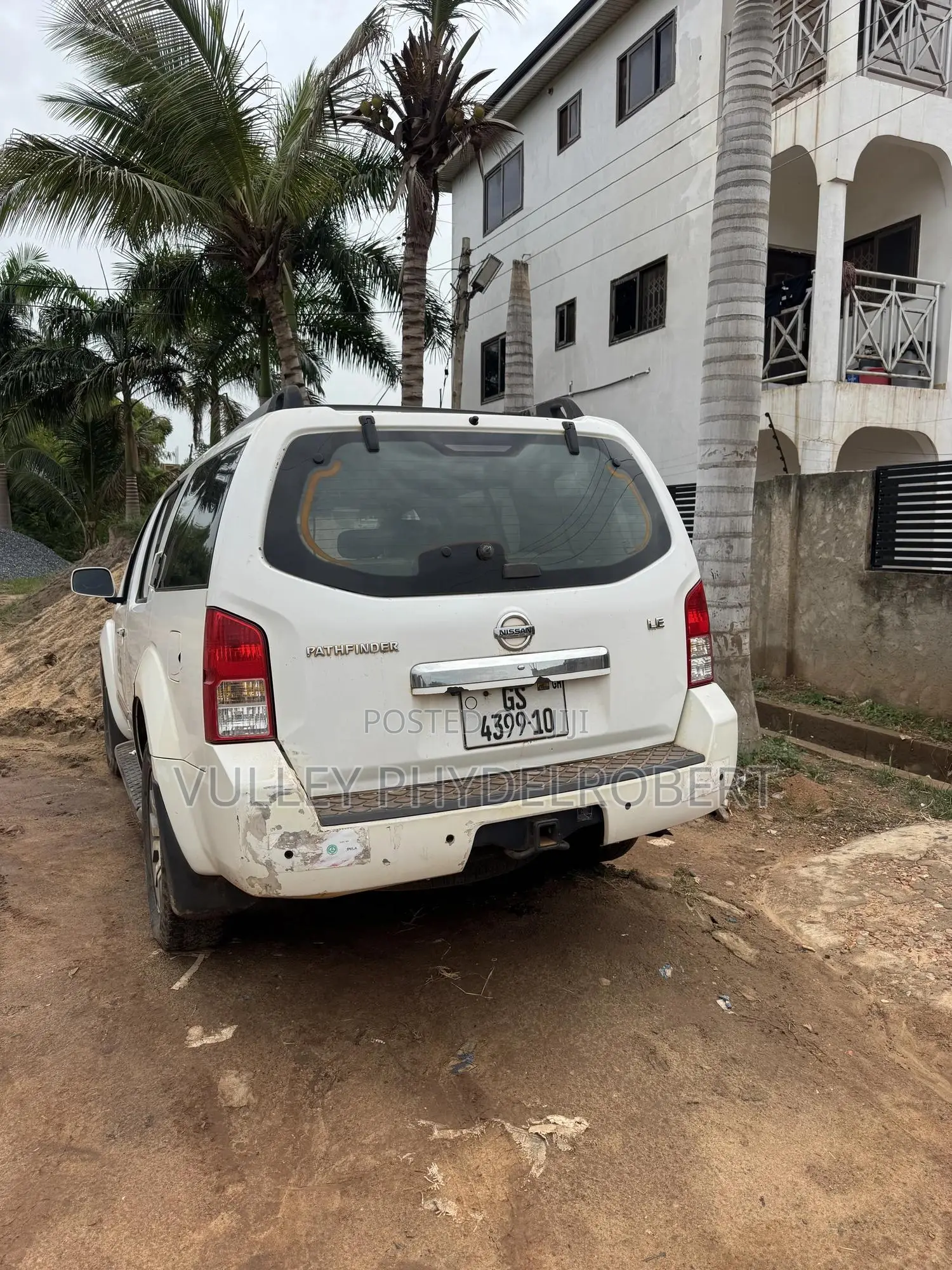 Nissan Pathfinder LE 2008 White