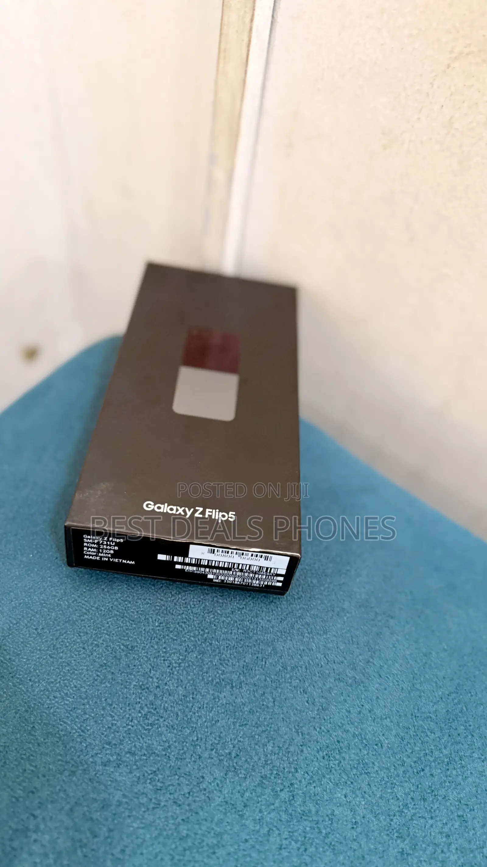 New Samsung Galaxy Z Flip5 256 GB Gold