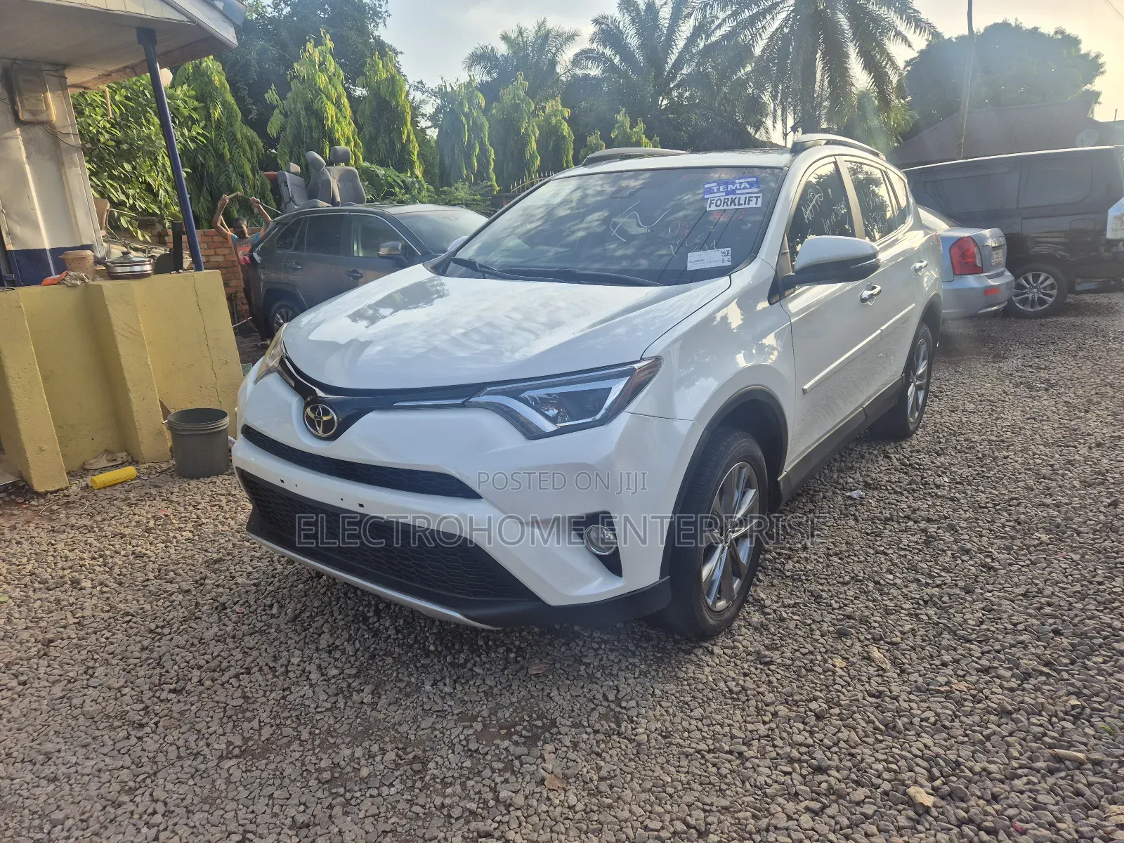 Toyota RAV4 Limited 4dr SUV AWD (2.5L 4cyl 6A) 2018 White