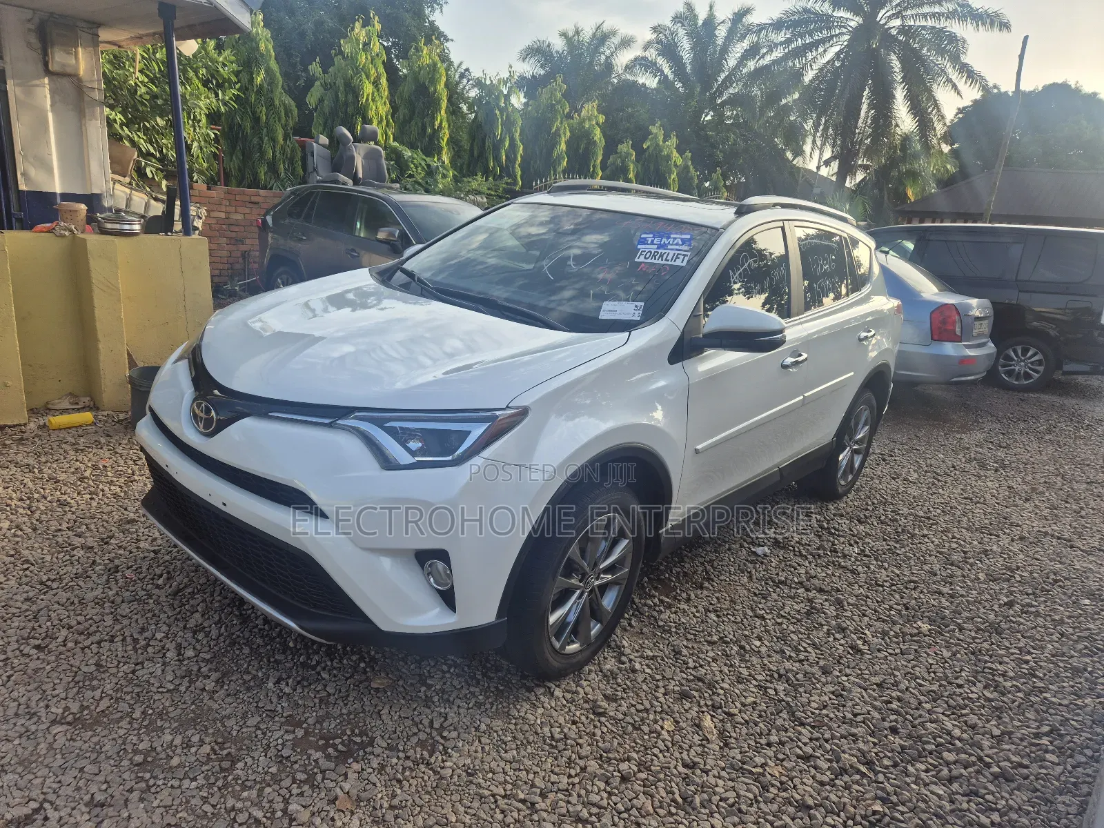 Toyota RAV4 Limited 4dr SUV AWD (2.5L 4cyl 6A) 2018 White