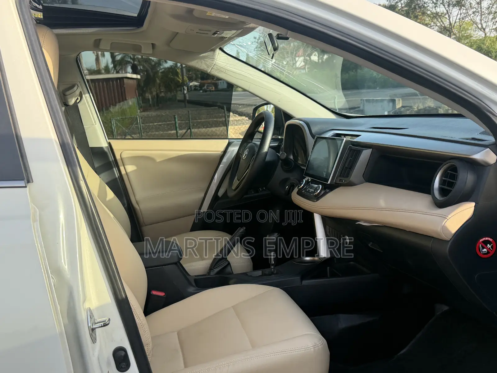 Toyota RAV4 XLE 4dr SUV (2.5L 4cyl 6A) 2015 White