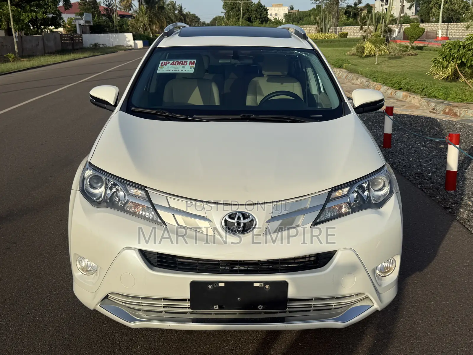 Toyota RAV4 XLE 4dr SUV (2.5L 4cyl 6A) 2015 White
