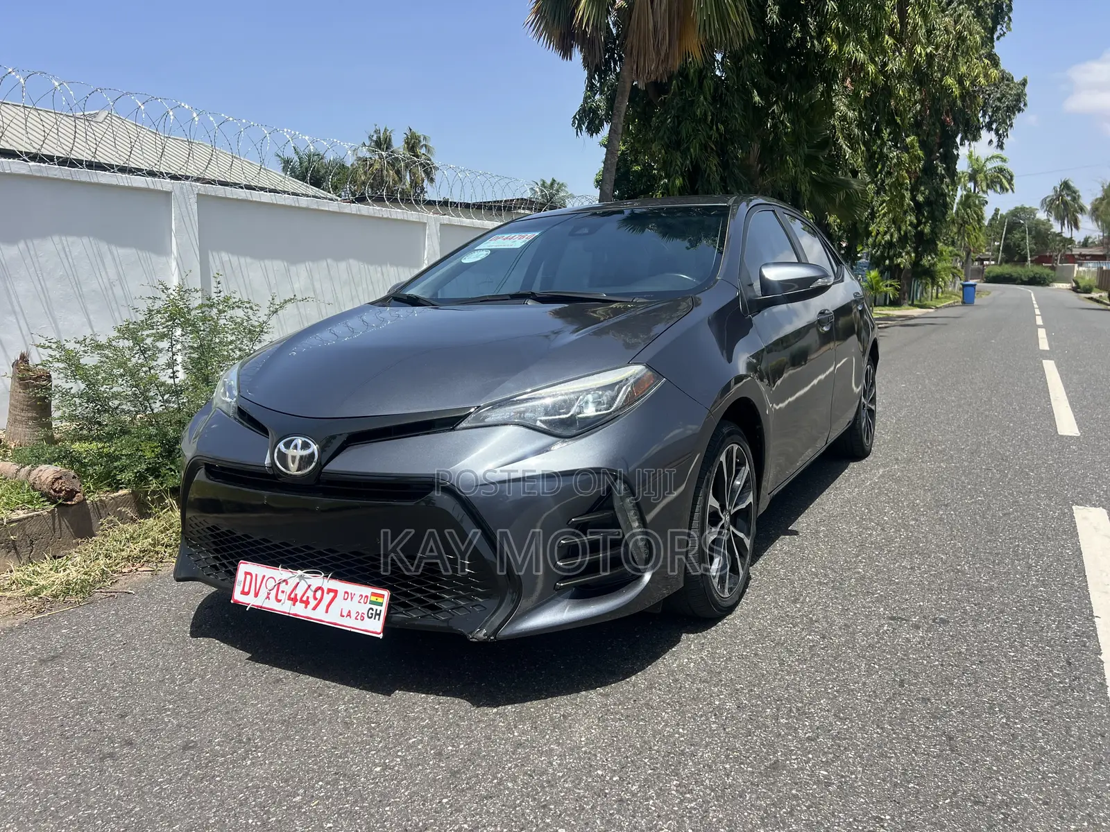 Toyota Corolla SE 4dr Sedan (1.8L 4cyl CVT) 2017 Matt Black